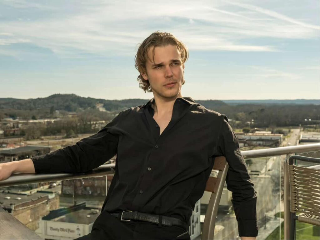 Inside Jakob Bismark’s Rise: Discipline, Creativity, and the Drive Behind His Modeling Ambitions.