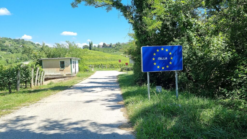 Schengen border checks now record fingerprints and faces, but ETIAS has no start date